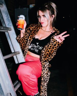 Session Moth Martina Instagram - I'm a loser baby, so why don't you kill me 🍻