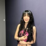 Seulgi Instagram - ❤️오늘 음악중심💙 칠킬 활동 첫 1위!! 러비들이 만들어주신 값진 상 너무 감사합니다🥹🥹 예상치 못한 깜짝선물이라 소감을 잘 말했나 모르겠네요🥲 우선 이번 정규앨범 좋은 퀄리티로 멋지게 세상 밖으로 나올수있게 해준 우리 red팀!!!!! 밤낮 잠 못자며 저희를 위해 일해주셨는데 괴롭게해서 미안해요🫠 Sm회사 스텝분들,우리 헤메스, 매니저님 너무 고생많으셨고 감사드립니다 그리고 사랑하는 우리 멤버들!!!! 한마음 한뜻으로 재미있게 활동하고 있어서 즐거워요 많이 사랑하고❤️ 우리 러비🥹🥹 여러분들의 응원하는 마음이 10년차인 지금까지 이토록 뜨겁다니.. 매번 감동받아요 더 큰 사랑으로 러비를 아껴주고 응원하는 래드벨벳이 될게요 모두모두 감샤합니다아아아아❤️❤️❤️