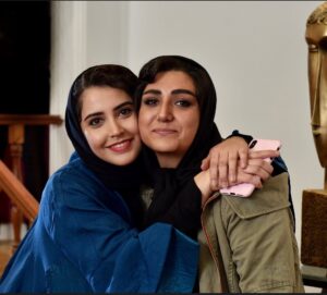 Shabnam Ghorbani Instagram - خدا رو شکر که هستی 
تولدت مبارکمون باشه 
📸: @heliyarezaee 🙏🏻🌹
#باران_کوثری#شبنم_قربانی