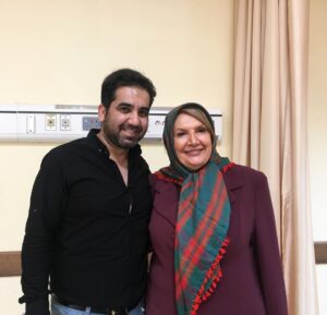 Shahin Taslimi Instagram - آقاي موسوي عزيز،كارگردان با اخلاق من را در غم خود شريك بدانيد. از خداوند برايتان طلب صبر دارم.
روح مادر گراميتان در آرامش🌿🙏
#شهين_تسليمي #تسليت #مادر #كارگردان