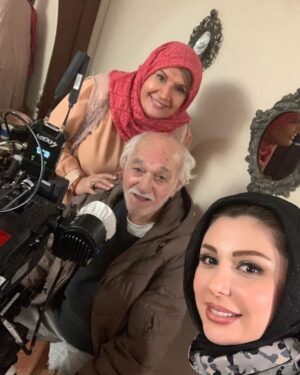 Shahin Taslimi Instagram - یکروز کار در کنار هنرمند محبوب نیوشا ضیغمی وجناب ملکی سلطان فیلم بردار  #شهین_تسلیمی  #نیوشاضیغمی  #بازیگر  #بازیگران #ملکی #فیلم #سینمایی