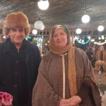 Shahin Taslimi Instagram - آقای ارش معیریان یکی از بهترین کارگردان ها هستن که بسیار با اخلاق کار بلد مهربان و از همه مهم تر یک کارنامه عالی تو رزومشون دارن. برای چندمین بار افتخار همکاری باهاشون رو‌ داشتم.این عکس مربوط به سریال پلاک سیزده می باشد #شهین_تسلیمی #ارش معیریان #سریال #سریال_ایرانی #عیدنوروز #عید #شبکه۳