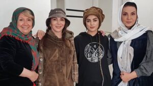 Shahin Taslimi Instagram - با یک سریال دیگه ،دوباره میایم تو خونه هاتون، یک سریال متفاوت و عالی  به اسم دردسرهای شیرین  #شهین_تسلیمی  #افسانه_بایگان  #پوریاپورسرخ  #مریم_مومن  #بازیگران_محبوب  #بازیگران_زن  #سریال_ایرانی