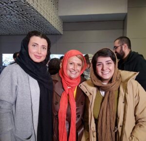 Shahin Taslimi Instagram - اکران خصوصی در کنار عزیزانم❤️📸📽📺 @baran_kosari_fan  @shima.afsari #سینمای_ایران  #اکران_خصوصی  #تلویزیون  #بازیگران_محبوب  #بازیگران_زن  #باران_کوثری  #شیماافسری  #شهین_تسلیمی  #موفقیت_در_زندگی  #جوکر  #خندوانه  #سریال_ایرانی  #شیما-افسری  #شهین_تسلیمی  #باران_کوثری  #بازیگران_محبوب