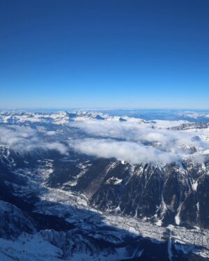 Shalom Brune-Franklin Instagram - I may have had to choose between operating my camera or feeling my fingers, but wow it was worth it. It’s always magic hour on Mont-Blanc 🏔❄️