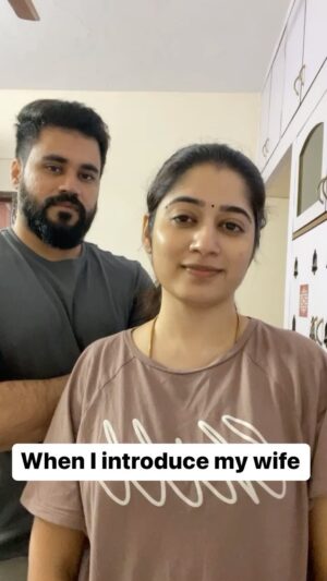 Shambhavy gurumoorthy Instagram - எப்பிடி சிக்கிருகன் பாத்தியப்பா 🙄🙄🤫 

#Sam&Prasi #trendingreels #tamilreals #instagood #couplereals #vadivelucomedy #wifeatrocities #instacool #instafeed #tamilcomedy #tamilcouple #tamilfunnyvideo #funnyvideos #funnyreels #tbt