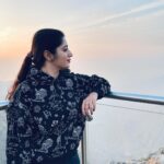 Shambhavy gurumoorthy Instagram - Gratitude post ✨ Grateful for everyday of 2023🌸 and welcoming the new year 2024 ❤️with resolve to find the opportunities hidden in each new day with smile on all of your faces 😇 With love , Sam & prasi❤️ Jebel Jais (Ras Al Khaimah) - Highest Point Of UAE
