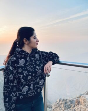 Shambhavy gurumoorthy Instagram - Gratitude post ✨

Grateful for everyday of 2023🌸 and welcoming  the new year 2024 ❤️with resolve to find the opportunities hidden in each new day  with smile on all of your faces 😇 

With love ,
Sam & prasi❤️