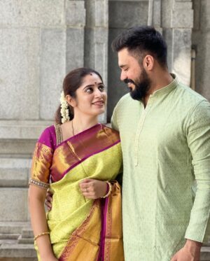 Shambhavy gurumoorthy Instagram - Happy Diwali to all 🥰♥️

#sam&prasi #diwali #treditional #festival #realcouple #trending #love #temple #cultural #treditionalwear #husbandandwife #happylife #happyday #familytime #wedding