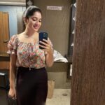 Shambhavy gurumoorthy Instagram - Work hard but always with a smile, it will take you to the path of success 🌸 #sam&prasi #vanakkamthamizha #instapic #instagood #instamood #instafashion #trending #positivevibes #wednesdaymotivation #workingday #loveyourself #tamilactress #teluguactress #tamilponnu #beyourself MRC Nagar