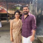Shambhavy gurumoorthy Instagram - Happy Diwali 🪔 #samandprasi #tamilcouple #diwali #festival #tamilculture #treditional #trending #trendingcouple #insta #instagood #instalike #instafamous #youtuber #happycouple #husbandandwife