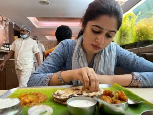 Shambhavy gurumoorthy Instagram - When the  food is too yummm !!! It becomes everything ❤️❤️

P:s -  food ae parthutu shopping ae padhila kaivita moment🫢🤪

#sam&prasi #shoppingday #foodcoma #lovefood #goodday #dayspentwell #streetshopping #funfilledday #bestday #nofilter #nomakeup