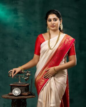 Shambhavy gurumoorthy Instagram - Traditional vibes 🌸

#sam&prasi #trendingsongs #tamil #trending #insta #instamood #instadaily #traditional #instalike