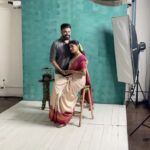 Shambhavy gurumoorthy Instagram - வரத்தின் ஓரிடம் ❤️👩🏼‍❤️‍👨🏼 #samandprasi #photoshoot #coupleshoot #trending #trendingreels #couple #realcouple #trendingcouples👫 #instareels #instagood #instafamous #instadaily #traditional #traditionalsaree #traditionalphotography