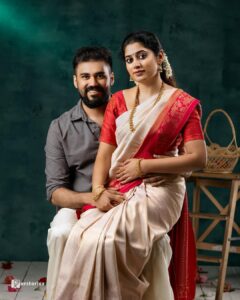 Shambhavy gurumoorthy Instagram - நமக்கான நொடிகளில் … நம்முடன் நாமாக…. ❤️❤️ #samandprasi #photoshoot #couplephotoshoot #photography #trendingcouples👫 #trendingpost #trending #instapost #instafamous #instalike #love #lifepartner #realcouple #instagood