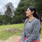 Shambhavy gurumoorthy Instagram - I’ve just discovered a million ways to be happy in life🥀 #samandprasi #trending #instagood #instadaily #lovefornature #happiness #selflove #bethechange #happytime #suntv #geminitv #trendingpost #anchor #serialactress