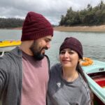 Shambhavy gurumoorthy Instagram - உன் அருகில் நான் உறைய ❤️❤️ #samandprasi #youtuber #traveling #coupletravel #trending #trendingcouples👫 #tamilcouples #trendingpost #instapost #instafam #instagood #instalike #ooty
