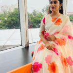Shambhavy gurumoorthy Instagram - கனா….. 🤍 #samandprasi #trending #instagood #instadaily #trendingpost #white #love #happyday #happypost #workmode #specialshow #vanakkamtamizha #suntv #geminitv #rainyday