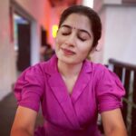 Shambhavy gurumoorthy Instagram - Getting my Vanilla cappuccino is a pure bliss✨☕️ #samandprasi #trending #instagood #instadaily #coffeelover #foodie #positivity #vacation #tamil #tamilactress #happyday #happiness #love #instalove #trendingpost