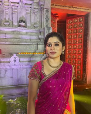 Shambhavy gurumoorthy Instagram - அறுவடைத் திருநாள்
பொங்கல் நன்னாளில்
தமிழர்கள் வாழ்வில்
அன்பும் அமைதியும்
நலமும் வளமும் பெருகட்டும்💫. 

Costume designed by : @thorkal_couture_official 

#samandprasi #pongal #pongalcelebration #tamilactress #tamilarthirunaal #trending #trend #instagood #instadaily #instamood #festival #festivewear #festivalvibes #suntv #illakiyaserial #saregama #happysankranti #nature #positivity