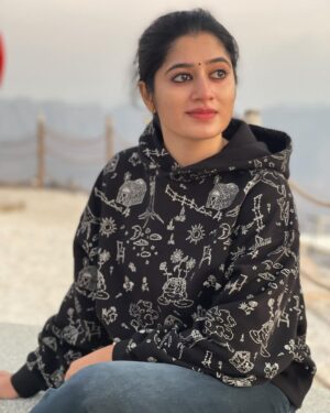 Shambhavy gurumoorthy Instagram - Gratitude post ✨

Grateful for everyday of 2023🌸 and welcoming  the new year 2024 ❤️with resolve to find the opportunities hidden in each new day  with smile on all of your faces 😇 

With love ,
Sam & prasi❤️