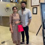 Shambhavy gurumoorthy Instagram - Dinner date with my ❤️@r_prashanna #sam&prasi #trending #dinnerdate #couplegoals #tamilcouples #instalike #daytoremember #firstpostoftheyear #happyvibes #memories #positivity #positivevibes