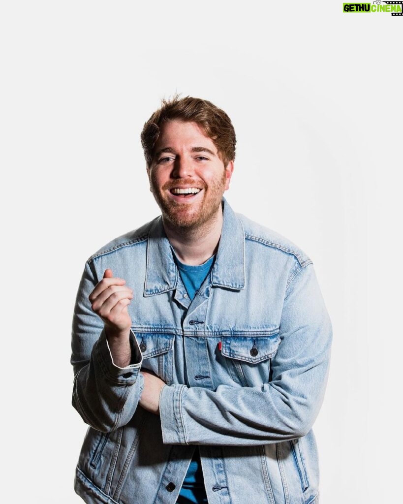 Shane Dawson Instagram - First time I’ve had my picture taken in a long time and I didn’t even have a panic attack :) Thank you @colbyy for making me feel so comfortable ❤️ I call these pics “my submission to host Ellen”. Ps. New Podcast this Monday! See u there!!