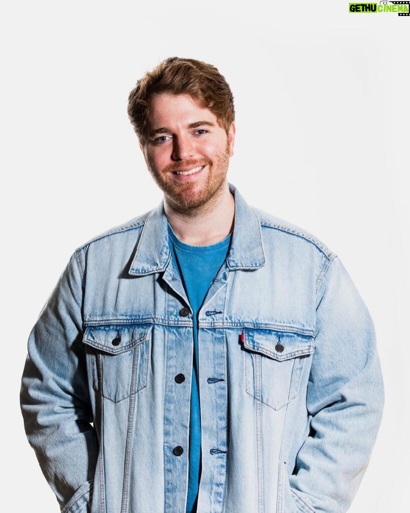 Shane Dawson Instagram - First time I’ve had my picture taken in a long time and I didn’t even have a panic attack :) Thank you @colbyy for making me feel so comfortable ❤️ I call these pics “my submission to host Ellen”. Ps. New Podcast this Monday! See u there!!