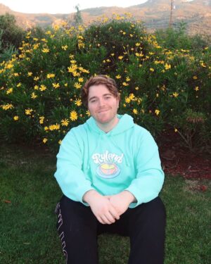 Shane Dawson Instagram - I like having his name on my chest so the zero people that hit on me know that I’m taken. 💪🏻🐷👍🏻 New Ryland hoodie and pink pig cup up now on my merch site! (link in bio) ❤️