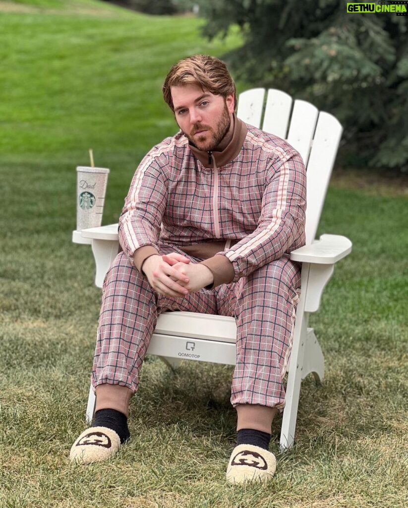 Shane Dawson Instagram - A real Dad gets his Gucci tracksuits from Amazon and his beard from Face App. 💼🔥New Vid link in bio