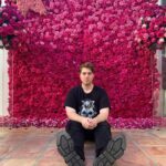 Shane Dawson Instagram - I just don’t know how to pose in front of a flower wall without making things weird. Thanks for the wall @jeffreestar! Not sure how you did this or where it came from but thank you for making my patio funeral goals 🌹❤️