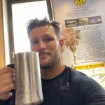 Shane Veryzer Instagram - Good as Golds mate. #TMDK @goldsgym.kobemotomachi #gym #fitness #sleeves Kobe