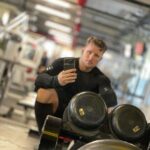 Shane Veryzer Instagram - Good as Golds mate. #TMDK @goldsgym.kobemotomachi #gym #fitness #sleeves Kobe