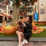 Shang-Fei Wang Instagram - 過年要到了🫶 我跟荳荳先預祝大家新年快樂～🐶 Shoes @amaitw