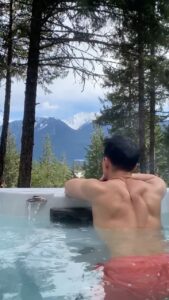 Shannon Kook Instagram - A weekend getaway 🏡 🪵 🔥 Pemberton, British Columbia