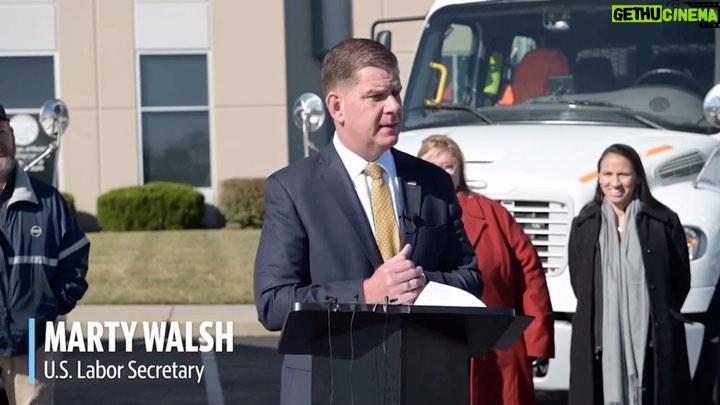Sharice Davids Instagram - As the trucking industry continues to face a driver shortage, training and retaining drivers is imperative so we can unstick our supply chain. I’ve continued to support Kansas workers and was glad to bring @secmartywalsh to #KS03 to see the great things happening here. Video credit: @thekansascitystar