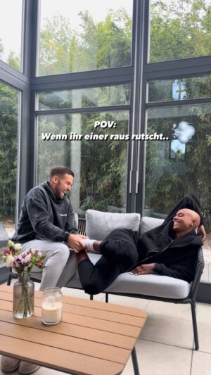 Sharon Battiste Instagram - POV: Wenn ihr einer raus rutscht 😱💨 
Wer von euch kennt‘s ? 😂
.
.
.
.
.

#beziehung #beziehungsfakten #couplevideos #couples
#mannundfrau #spaß