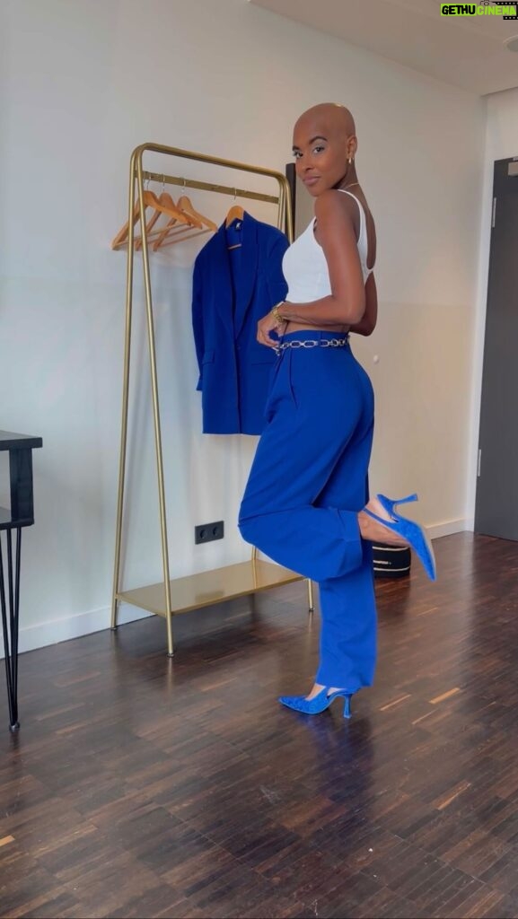 Sharon Battiste Instagram - get ready for @larocheposay 💙 outfit by @karokauerlabel 💙 #skinismorethanskin #larocheposayskincare Anzeige, da Markennennung