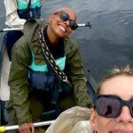 Sharon Battiste Instagram – Ich, wenn ich so tue als hätte ich alles im Griff ✊🏾😂
Seid ihr schonmal Kanu gefahren ? 🛶 

#kanufahren #englandtrip #naturisbeautiful #kaptenandson