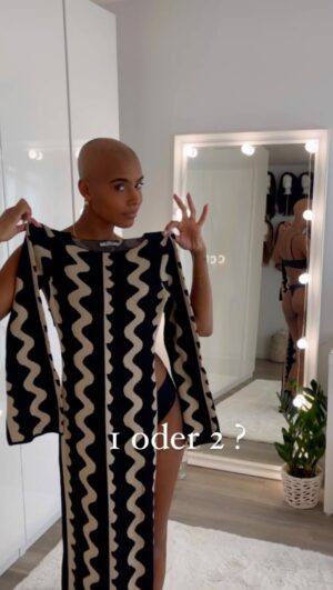 Sharon Battiste Instagram - Die nächsten Jobs stehen an und ich freue mich so sehr 😍Welches Kleid landet im Koffer ? 

Kommentiert mit 🖤 oder 🤎 

#fashion #dressinstyle #dressesloves #maxikleid #glatze #alopeciaawareness