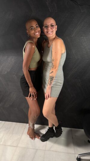 Sharon Battiste Instagram - #teamalopecia ♥️ Zusammenhalten, wenn Haare gehen – Alopecia verbindet Herzen und schafft Solidarität ❤️