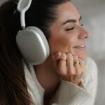 Sharon Battiste Instagram - Anzeige | 2. Advents Verlosung | In zwei Woche ist bereits Weihnachten und wir drei möchten unsere Freude gemeinsam mit euch teilen. ✨ Wir haben alle drei mehr oder weniger die selbe Reise hinter uns und ihr habt bei jedem dieser Schritte mitgefiebert und uns unterstützt. Ihr seid unfassbar toll und dafür möchten wir einfach danke sagen! ☺️🤍 Teilt eure schönsten Momente dieses Jahres mit uns und erzählt uns, was euch besonders bewegt hat. Jeder Kommentar ist ein Los für die Chance auf eine dieser tolle Überraschungen. Lasst uns gemeinsam die Vorfreude auf die Feiertage teilen! 🎁 DAS könnt ihr gewinnen: 1. 1x AirPod Max 2. 1x Dyson Airwrap 3. 3x 100€ Wunschgutschein 4. ⁠4x 50 € Rewegutscheine⠀⠀⠀⠀⠀⠀⠀⠀ Teilnahmebedingungen:👇🏼 💫 Ein Abonnent von sharon @anna_rossow_ und @thats.mi sein 💫 Hinterlasst einen Kommentar und markiert die Person, die ebenfalls eine kleine Überraschung verdient hätte. 🤍 ⠀⠀⠀⠀⠀⠀⠀ [Extralos: um deine Gewinnchance zu erhöhen, kannst du dieses Bild in deine Story teilen und uns markieren] ⠀ 💾 𝐒𝐀𝐕𝐄 𝐈𝐓 Speichere dir diesen Post, um deinen Gewinn nicht zu verpassen! ⠀ ⚡ Die Gewinner:innen werden am 17.12.2023 um 12:00 Uhr von uns PERSÖNLICH ausgelost & per DM benachrichtigt! ⠀ Viel Glück! 🍀 _____________________________________ Das Gewinnspiel steht in keiner Verbindung zu Instagram. Der Rechtsweg ist ausgeschlossen. Es gibt keine Gewähr und keine Barauszahlung des Gewinns. Teilnahmen ab 18 Jahre und Wohnort in Deutschland, Schweiz und Österreich. Die Gewinner werden unter den Kommentaren des oben genannten Accounts und Beitrag ausgelost. Die Gewinndaten werden nicht an Dritte weitergegeben.