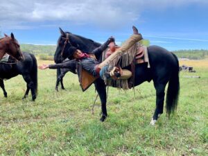 Shaun Johnston Instagram - Amber’s version of ‘side saddle’. Sj #hlinprod #official_heartlandoncbc