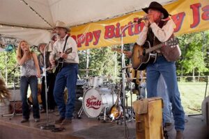 Shaun Johnston Instagram - Memory Lane. Season 5 Episode 6. Amy and Jack rippin’ it up at his birthday bash. A favourite Heartland moment for me. Sj