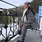 Shay Mitchell Instagram - An ice rollercoaster off the tracks. I’ll leave it at one time 🤯