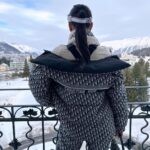 Shay Mitchell Instagram - An ice rollercoaster off the tracks. I’ll leave it at one time 🤯