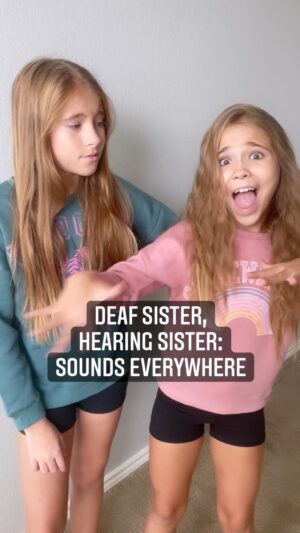 Shaylee Mansfield Instagram - So many sounds around… sometimes Deaf people including myself go on without realizing we’ve left something on or running. Be it the water running or boiling over, leaving the TV volume way up, and even accidentally turning the alarm on! 🚨😳 Who ends up turning them off? The hearing person, if any, that’s with them. 😂 Or the Deaf person, only much later on. 

#deafculture #signlanguage #americansignlanguage #whatwouldidowithoutyou #deafcommunity