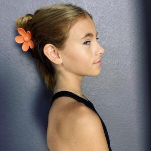 Shaylee Mansfield Instagram - 14 YEARS OLD. Born as one of the biggest baby and now, you’re the smallest. But it’s not the actual size that matters, it’s the size of your spirit. A through and through Aries. You leave behind a trail of confetti from all of your party planning, food crumbs from cooking up a storm and baking sweets for others, giggles from your random jokes, and little notes of gratitude everywhere you go. When you give, it’s boundless.

It is without question that your youthful spirit, imagination, ray of optimism, and humor carry you far on your life journey. 

Wishing the brightest birthday to the one and only Shaylee Ava Mansfield. 🥖 🥐 🍟 🥟 🎢 🐶 ♈️🐘🎭🎉