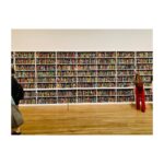 Shaznay Lewis Instagram - Yinka Shonibare’s ‘The British Library’ celebrates the diversity of the British population. Printed on some of the 6,328 books covered in beautiful fabric are the names of first or second generation immigrants to Britain, both celebrated and lesser- known, marking their significant contributions to British culture and history. On at the Tate Modern, I tried so hard to find my name, to the point of dizziness😄🤪..sadly I was unsuccessful! However I did find my dear Melanie Blatt’s name printed in gold, what a beautiful installation. It definitely made me think of my parents and their journey to Britain. Next time I’ll eat before I go and take a magnifying glass. 🤞🏾🖤