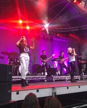 Shaznay Lewis Instagram - What a great crowd!!! Thank you Nottingham! Video by @sarahcheryljackson ♥️🙌🏾